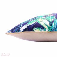 Zijkant Imbarro Ivy Cushion, paars kussen met bladeren print Greenpicnic
