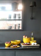 Geel C-PLA bioplastic campingservies van Zuperzozial - GreenPicnic