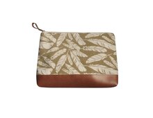 Fairtrade pouch, make-up tasje creme feathers
