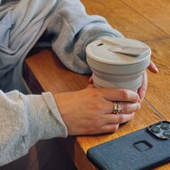 Opvouwbare siliconen beker met deksel voor koffie onderweg