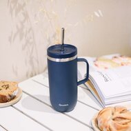 Donkerblauwe rvs beker met rietje en handvat van Qwetch