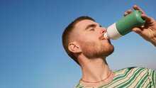 Drinken uit de Dopper Steel mini Fresh Green
