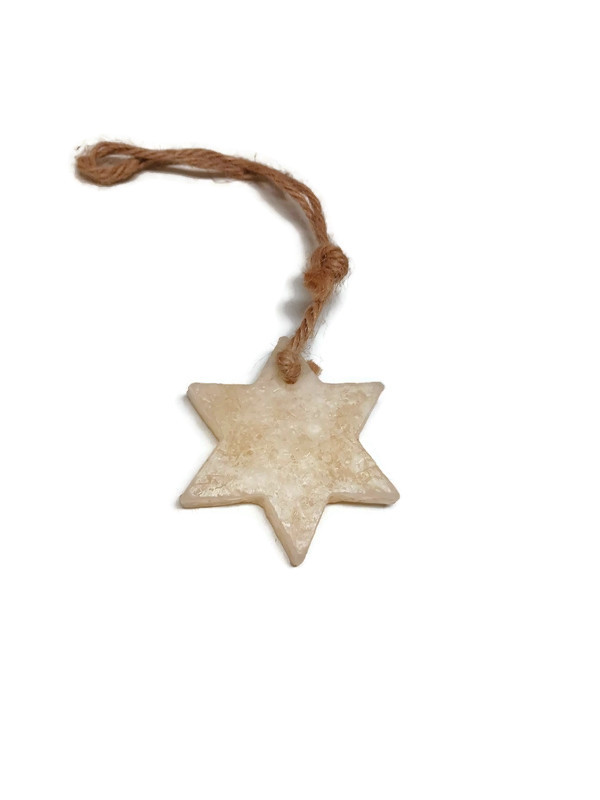 Kerst ster hanger van natuurlijke wax aan jute koord