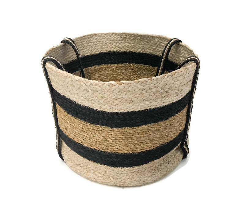 Fairtrade mand 25cm met handgrepen van Hogla en jute - Hogla Basket Medium Fairtrade mand 25cm met handgrepen van Hogla en jute - Hogla Basket Medium