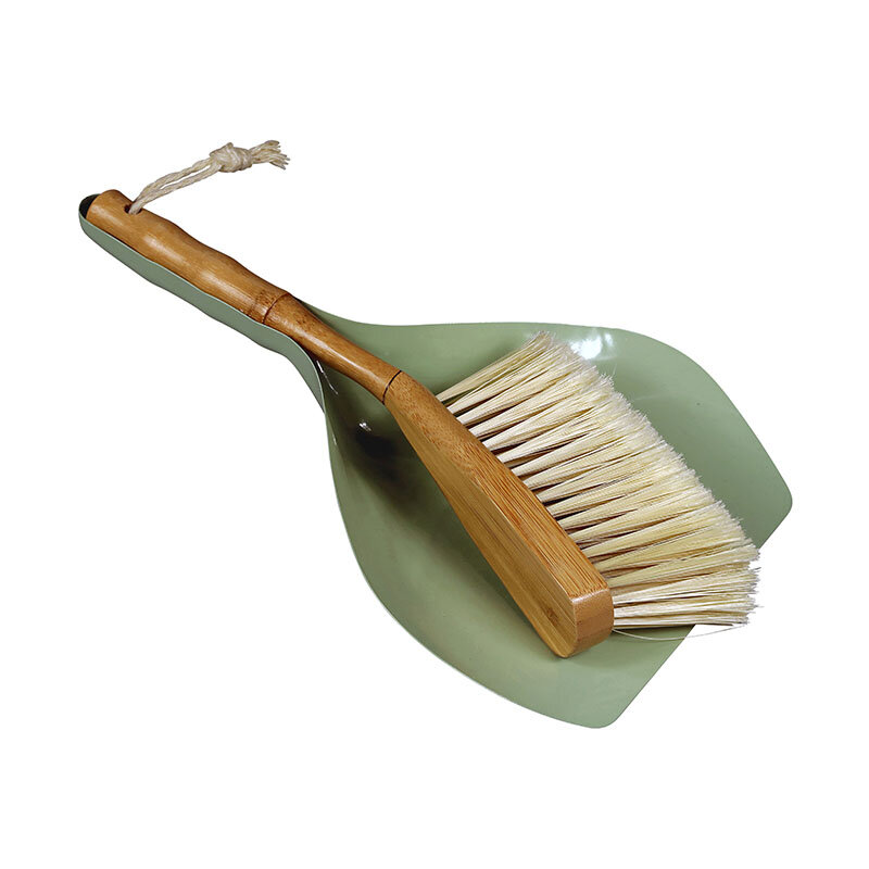 Cabanaz Dustpan and Brush Vintage Green - Stoffer en blik van bamboe en metaal Cabanaz Dustpan and Brush Vintage Green - Stoffer en blik van bamboe en metaal