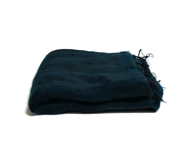 Sjaal met Verhaal Plaid Petrol blauw - Fairtrade gemaakt in Nepal