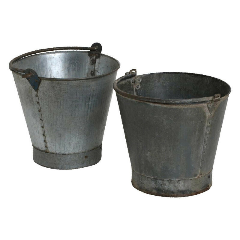 Iron bucket with handle, ijzeren emmer met hengsel