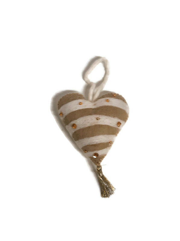 Return to Sender Fairtrade hartjes hanger Crème kleurig Return to Sender Fairtrade hartjes hanger Crème kleurig