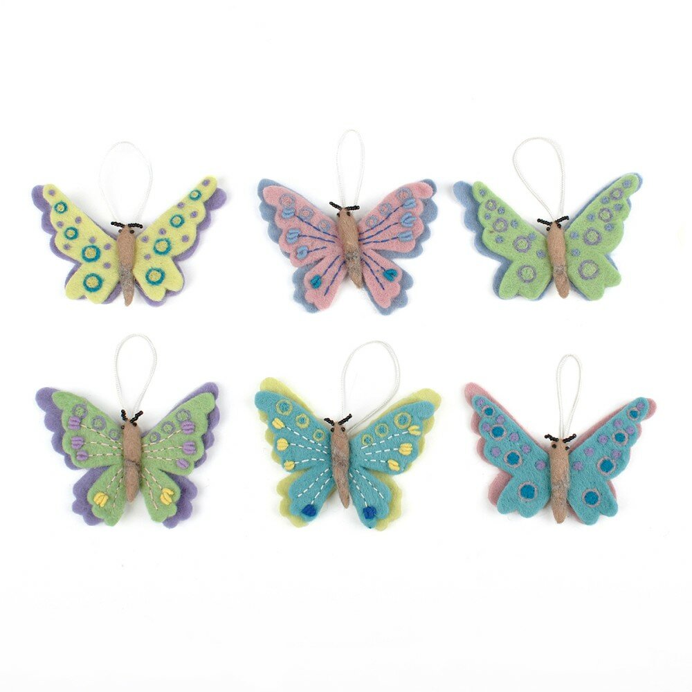 Sjaal met Verhaal vlinder hangertje van vilt, diverse pastelkleuren Sjaal met Verhaal vlinder hangertje van vilt, diverse pastelkleuren