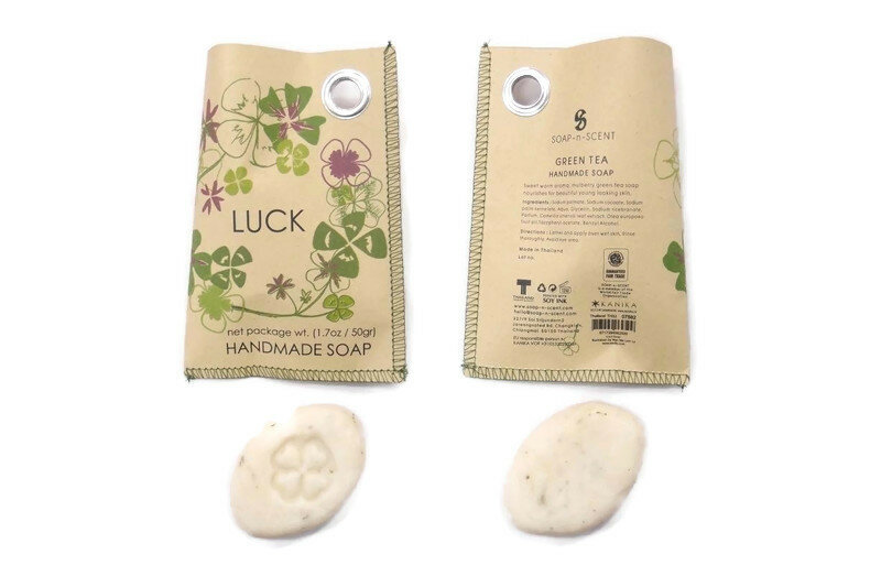 Fairtrade cadeau zakje met zeepje 'Luck' van Kanika, groene thee