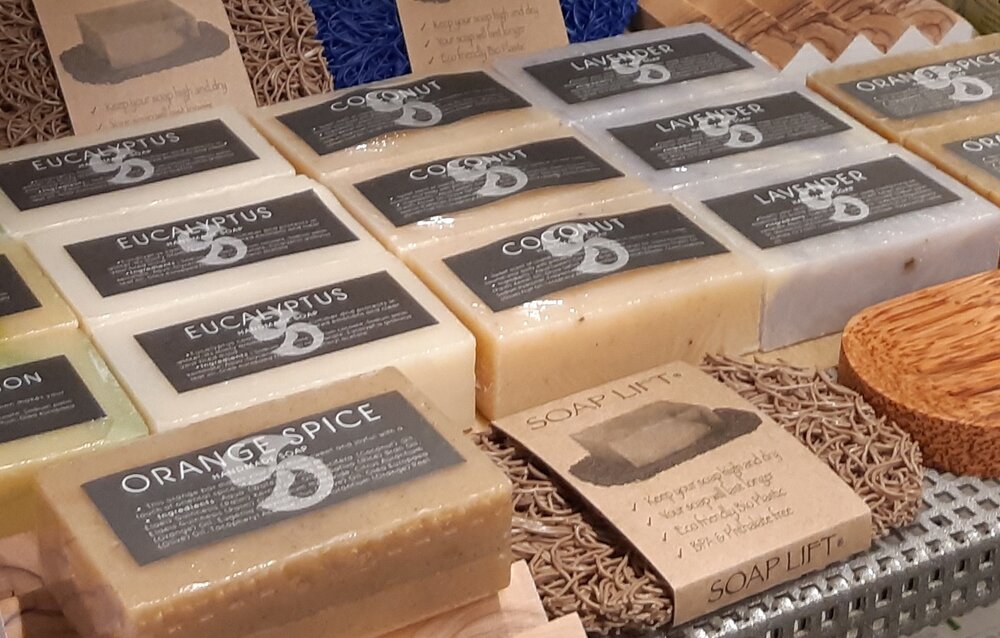 Fairtrade zeep blokken van Kanika, diverse geuren