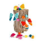 FairTrade hanger van gekleurde vilt vlinder, lengte 130cm. FairTrade hanger van gekleurde vilt vlinder, lengte 130cm.