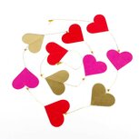 Sjaal met Verhaal medium hartjes slinger van Lokta papier met gouden balletjes. Sjaal met Verhaal medium hartjes slinger van Lokta papier met gouden balletjes.