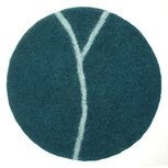 Sjaal met Verhaal ronde vilten onderzetter 35cm - Sealife Marble Zeegroen Sjaal met Verhaal ronde vilten onderzetter 35cm - Sealife Marble Zeegroen