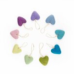 Sjaal met Verhaal hartjes hanger van vilt, diverse pastel kleuren small Sjaal met Verhaal hartjes hanger van vilt, diverse pastel kleuren small